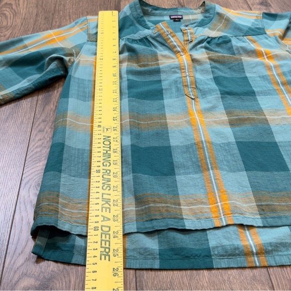 Woman’s Patagonia Settlers Plaid Top - Picture 8 of 11